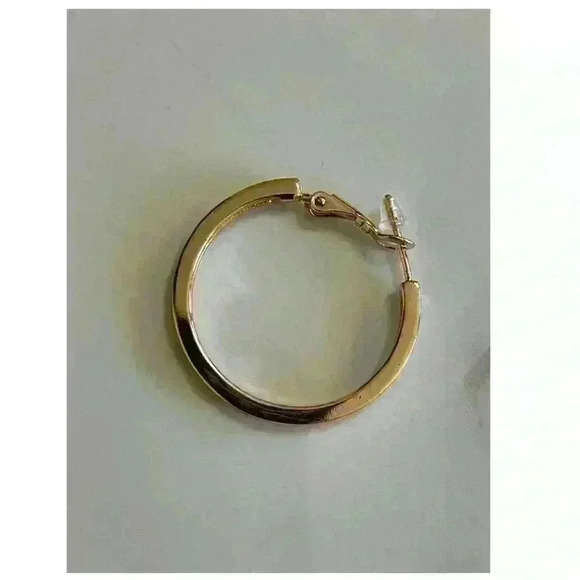 Médium Crystal Inside Out Medium Hoop In Gold Plate Earrings - Picture 5 of 10